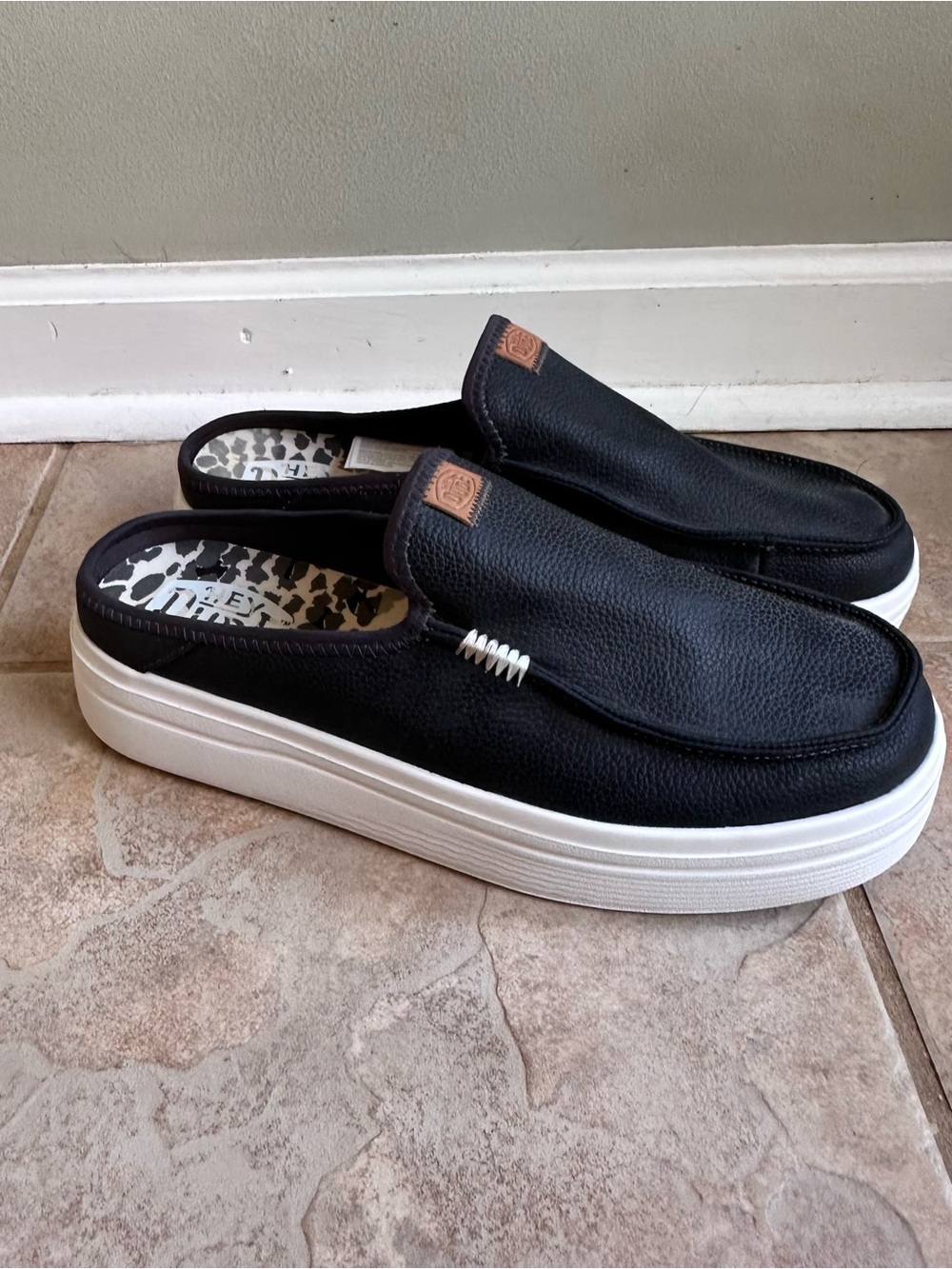 NEW Hey Dude Austin Lift Leather Slip On Black